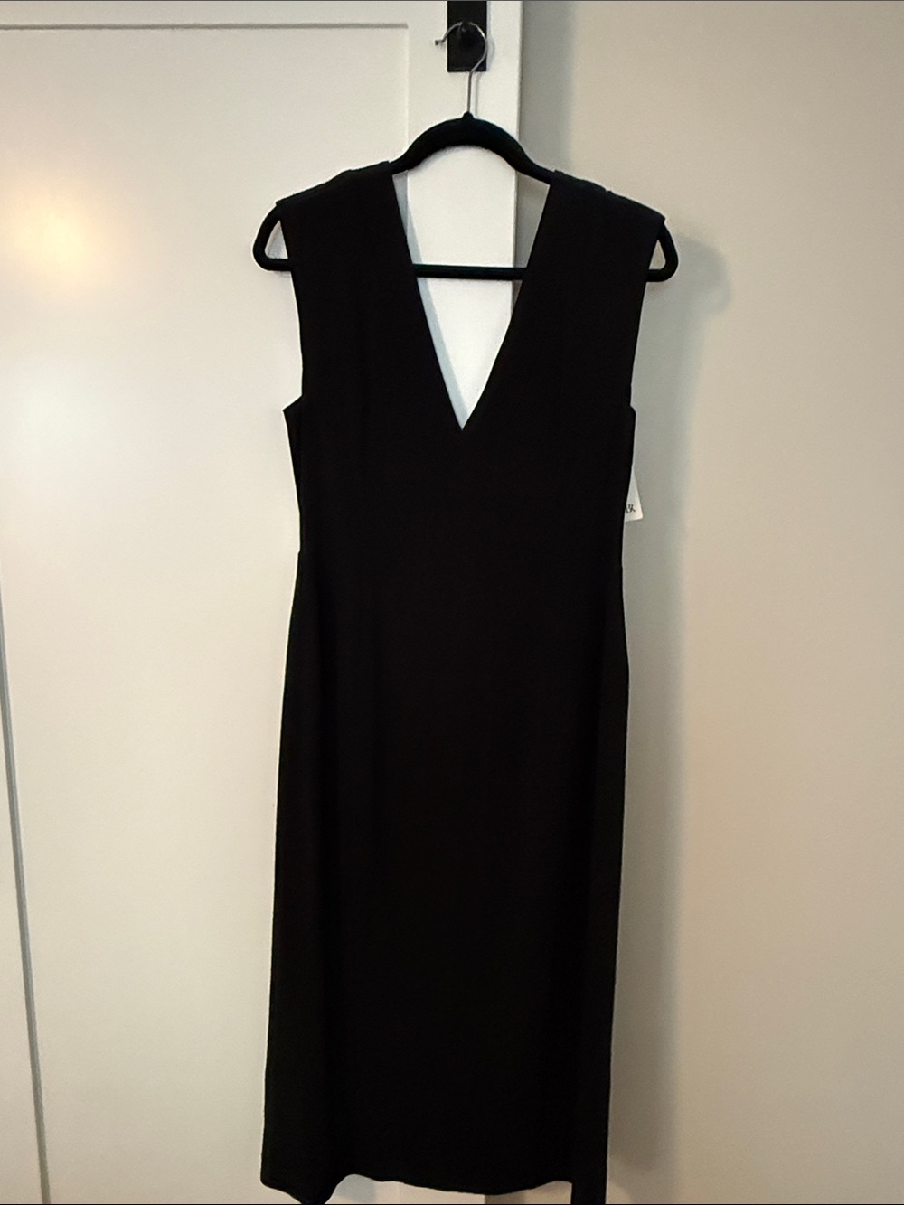 Banana Republic Black V-Neck Sleeveless Midi Dress